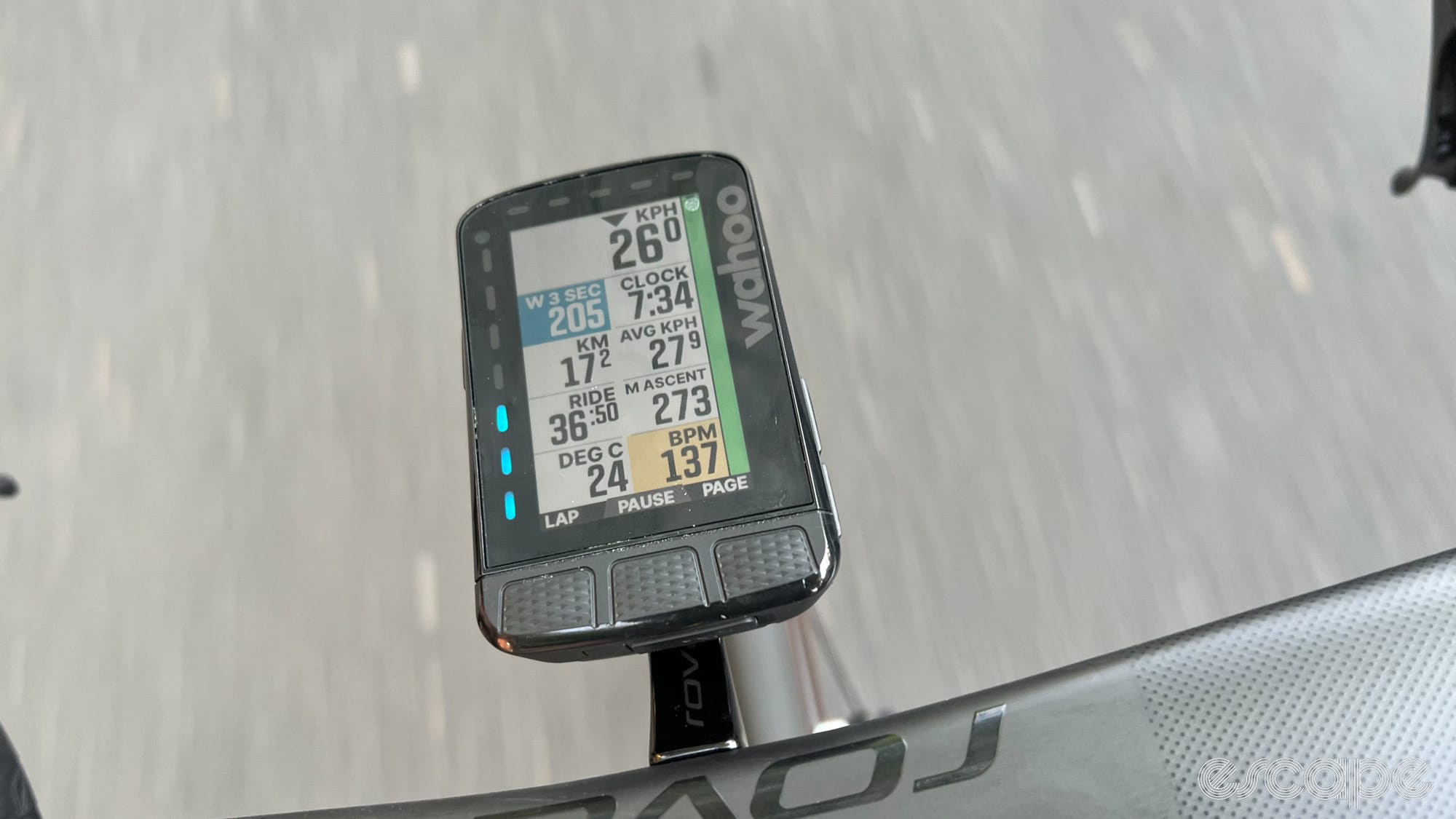 Wahoo Elemnt Roam V2 on handlebar with screen on