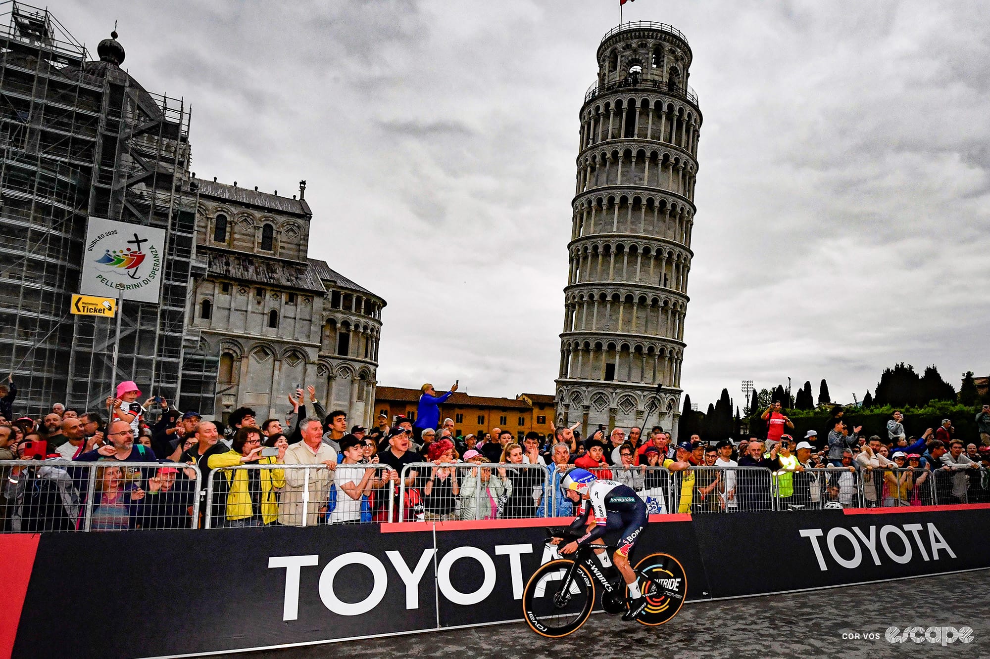 Roglič and Ayuso the GC winners in rainy Giro stage 10 time trial