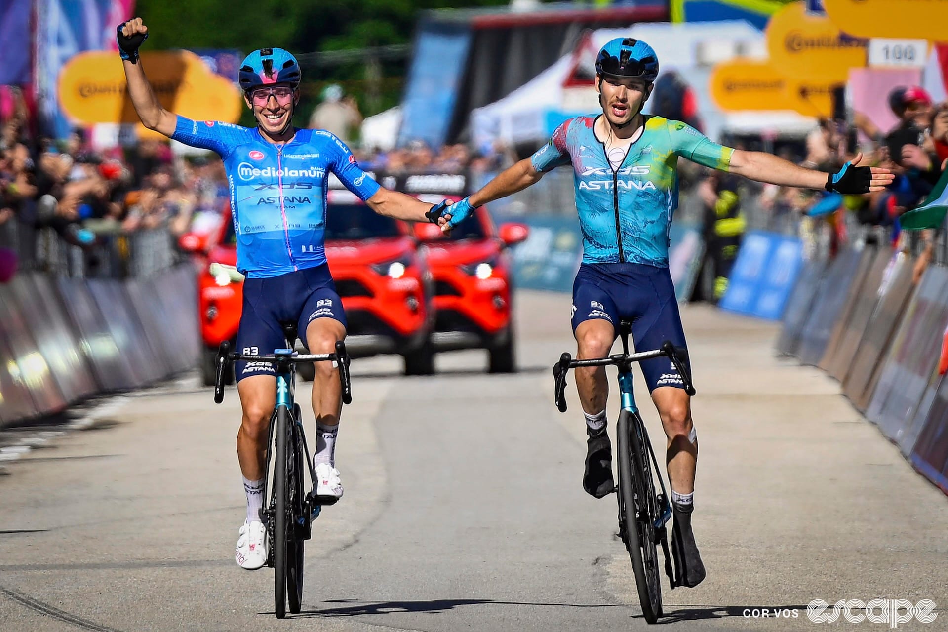 The GC battle explodes and Scaroni wins from the break on a dramatic stage 16 of the Giro d'Italia