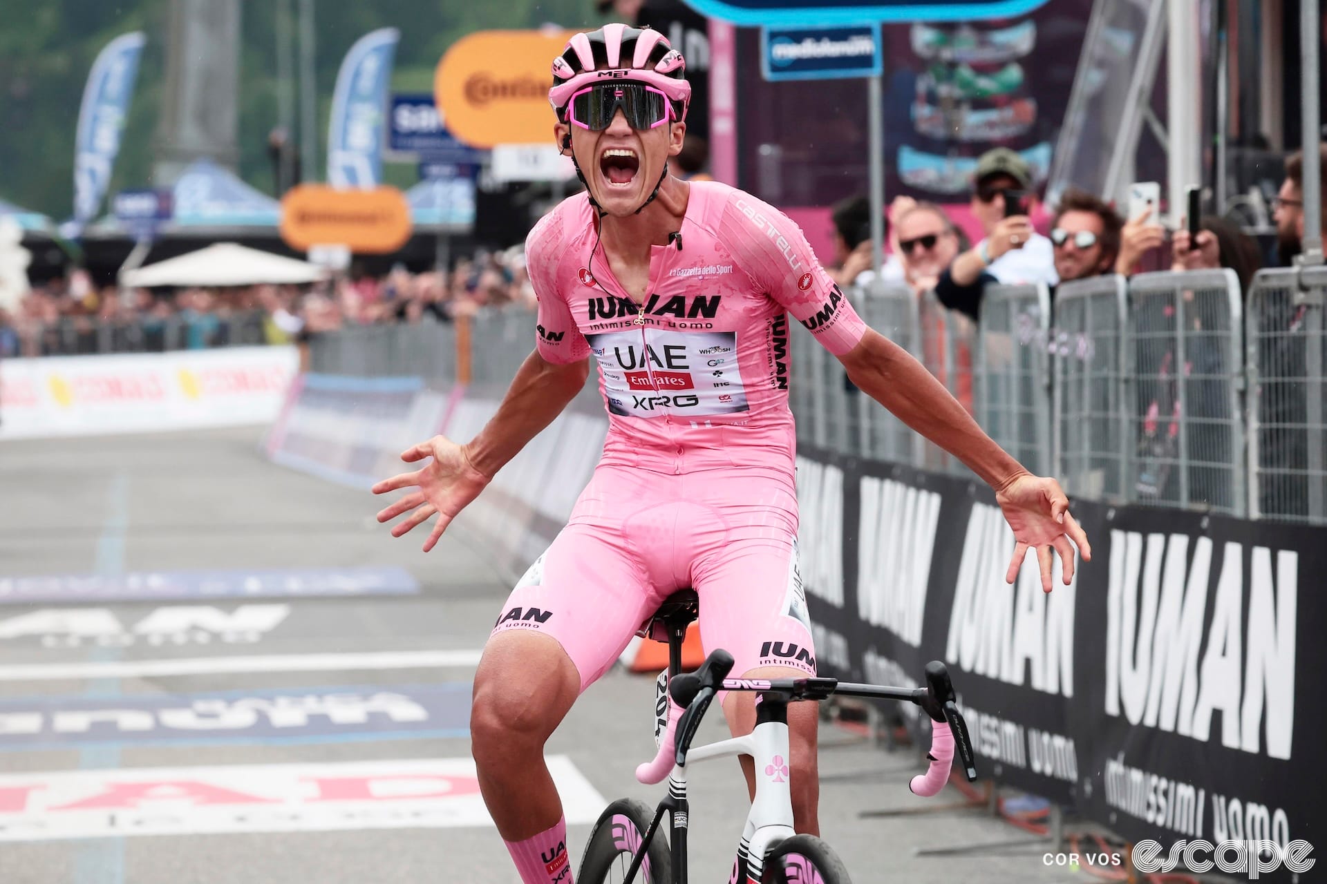 Del Toro strikes back to win stage 17 of the Giro d'Italia