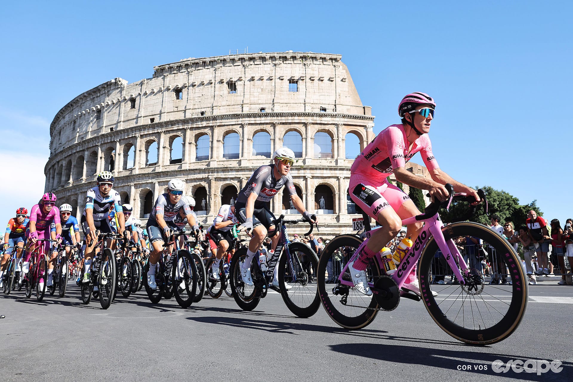 Kooij puts the cherry on Visma's cake on stage 21, as Yates wins the Giro at long last