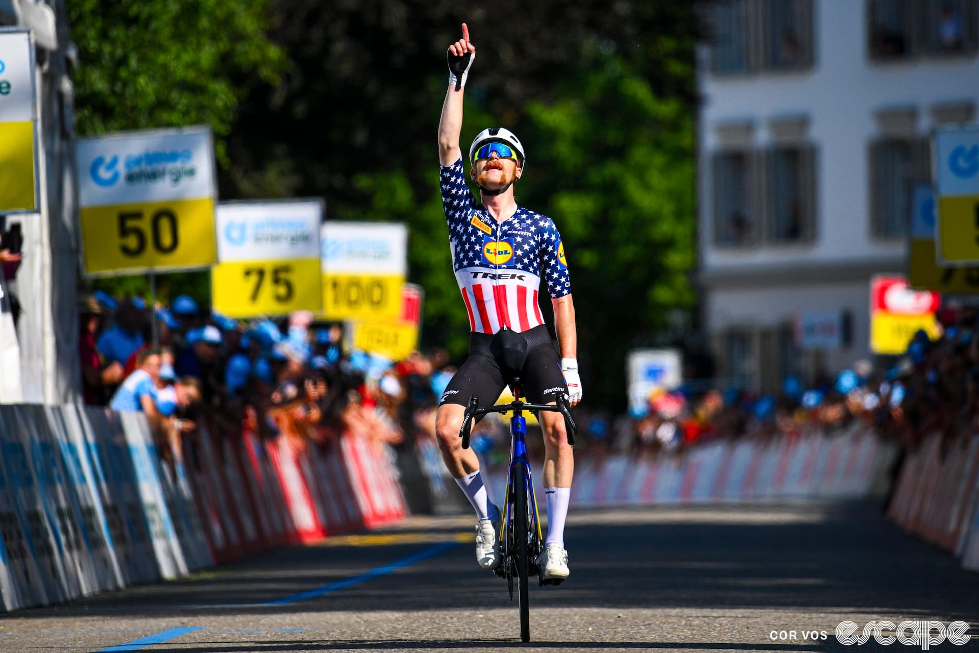 Simmons honors Mäder just over two years after fatal crash