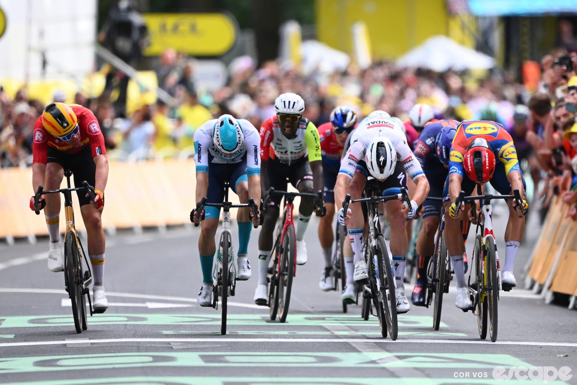 Merlier outkicks Milan in a photo finish to win stage 3 of the Tour de France