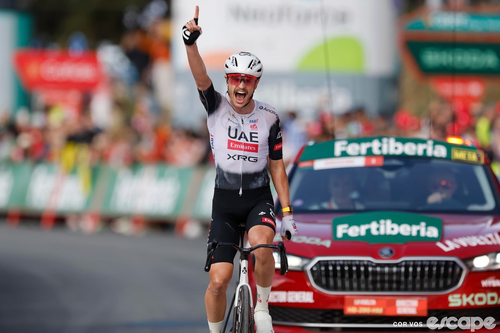 Vine takes Vuelta stage 6 from the break as Ayuso's GC bid collapses