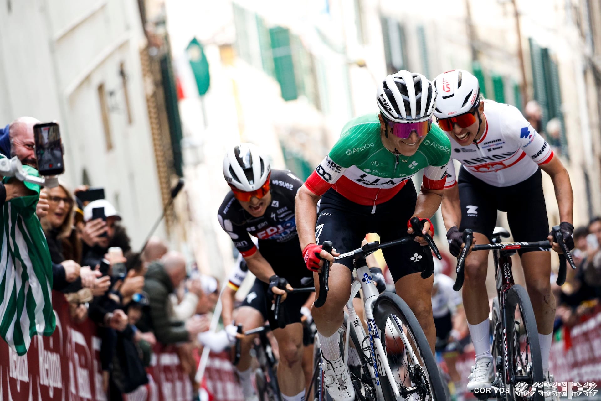 A breakdown of everything that happened in the final kilometre of Strade Bianche