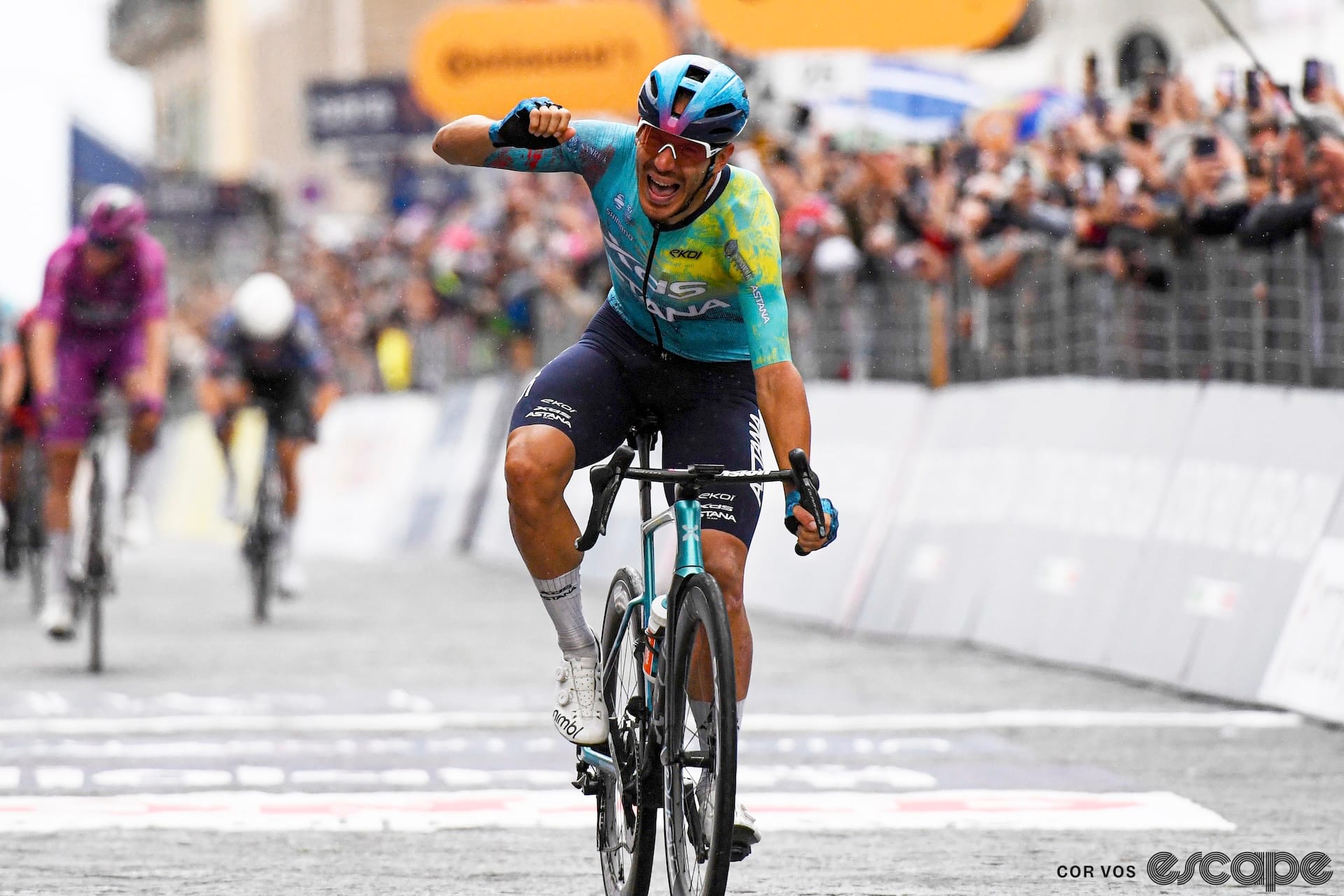 Giro: Ballerini wins stage 6 after sprint stars crash in cobbled finale