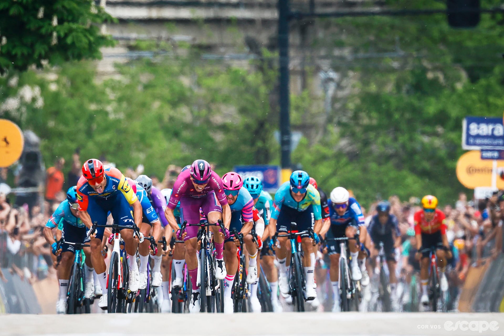 UCI mandates finishing straights of at least 200 metres in amended rule