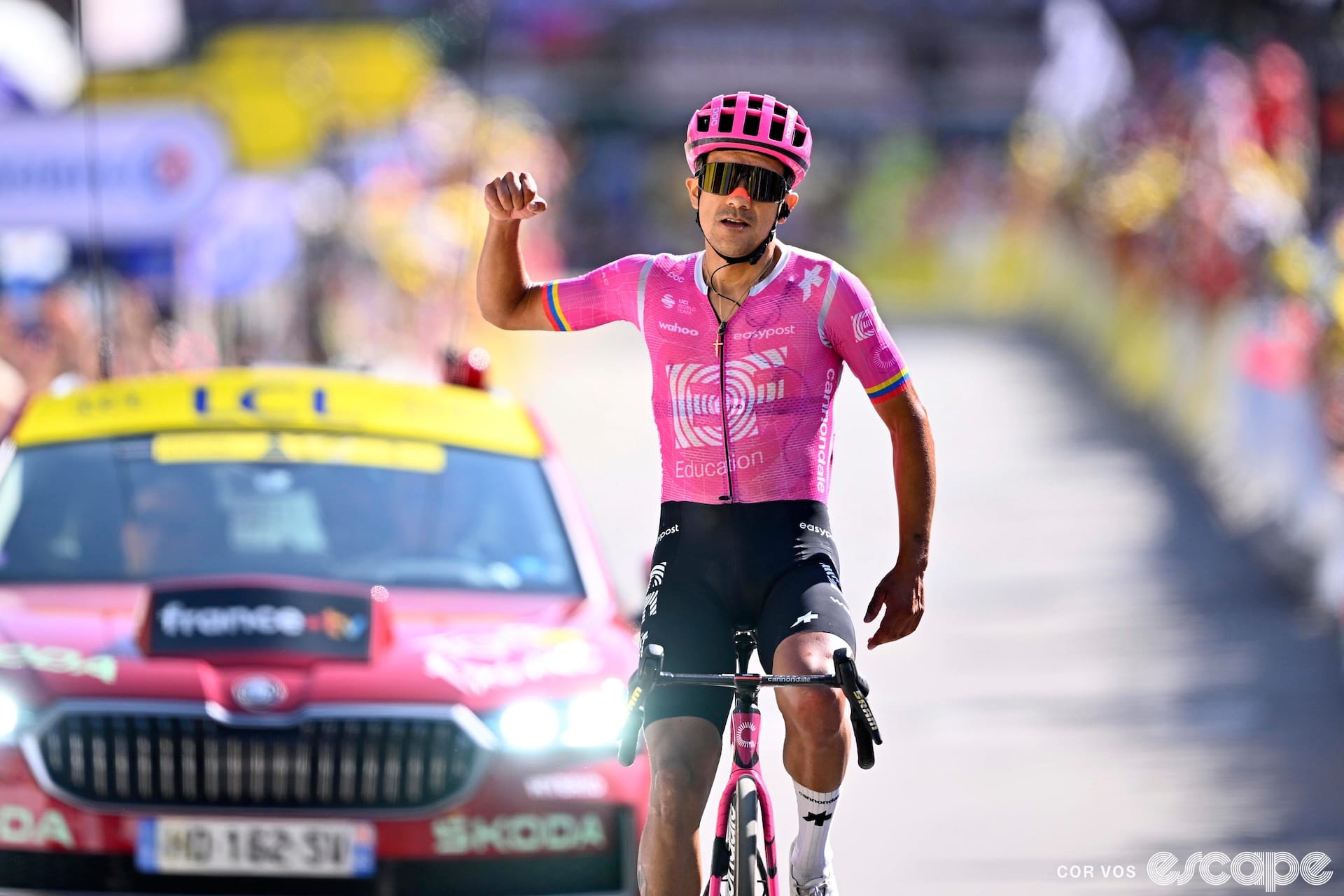 Carapaz climbs to victory from the break on Tour stage 18