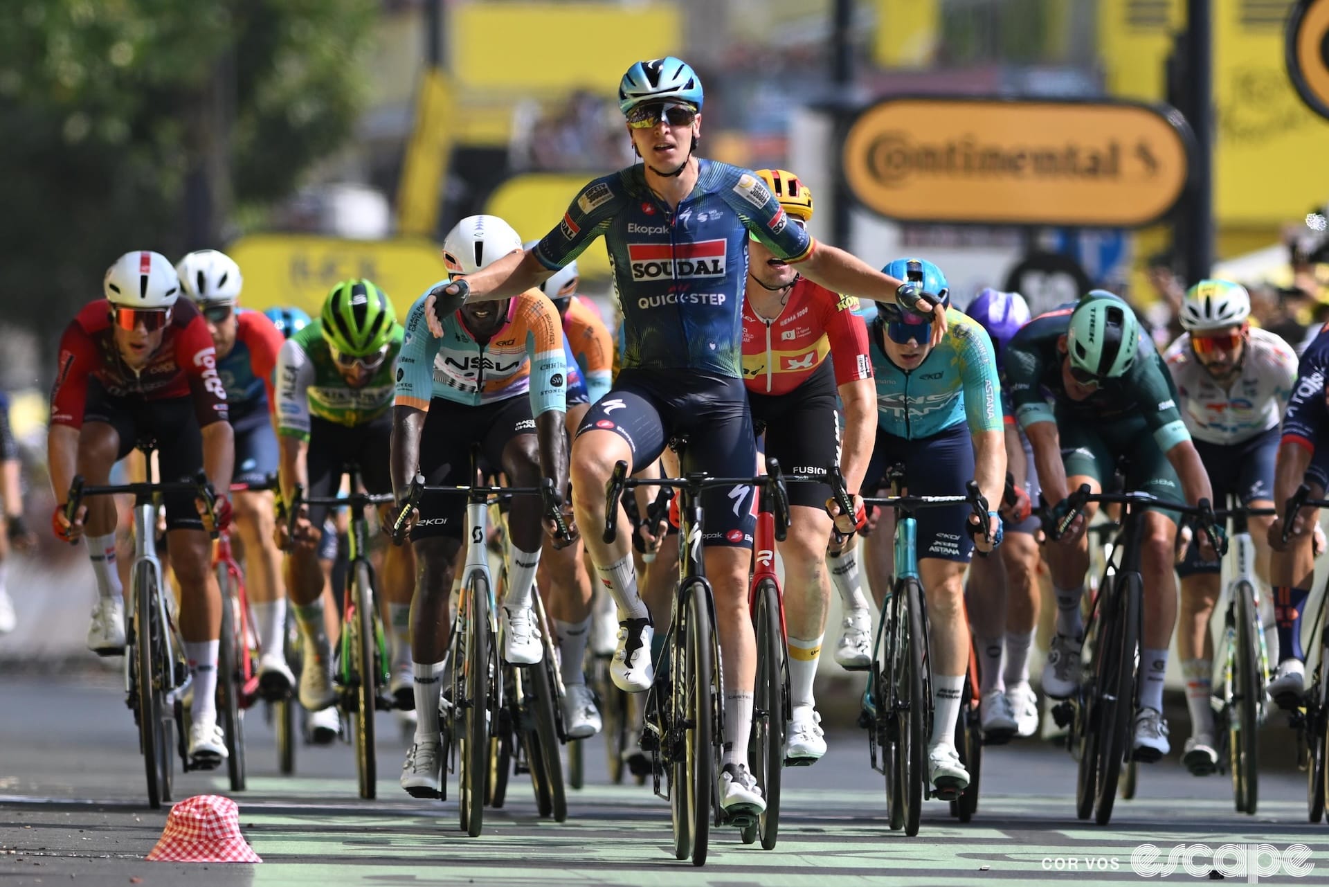 Tour stage 7: Merlier storms to a convincing win in Bordeaux