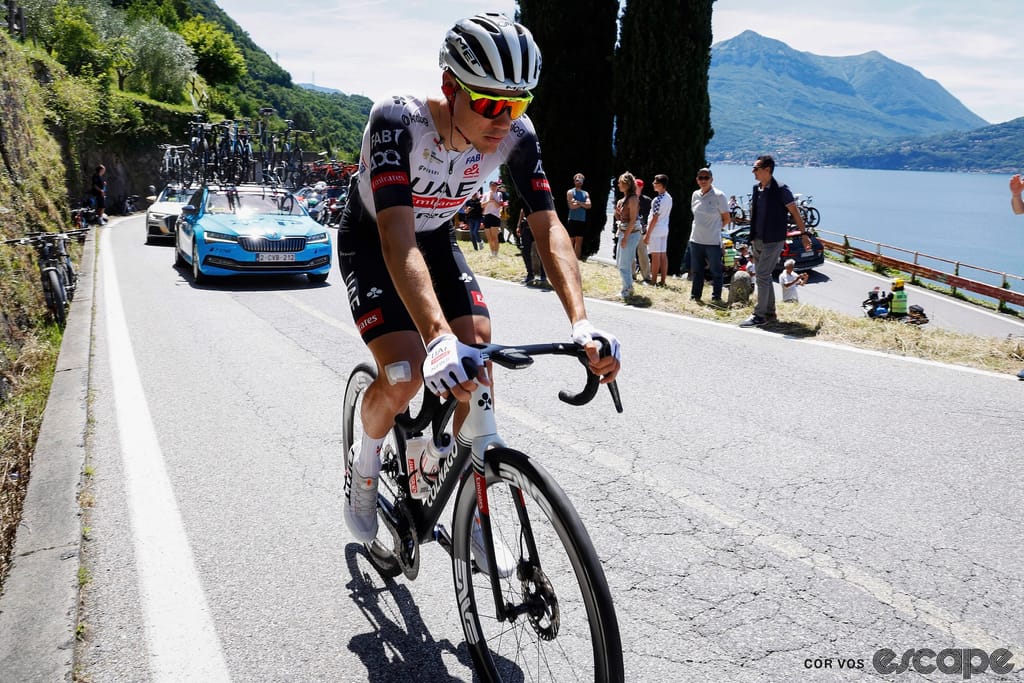 Daily News: Ayuso leaves the Giro after bee sting, vote of confidence from UAE