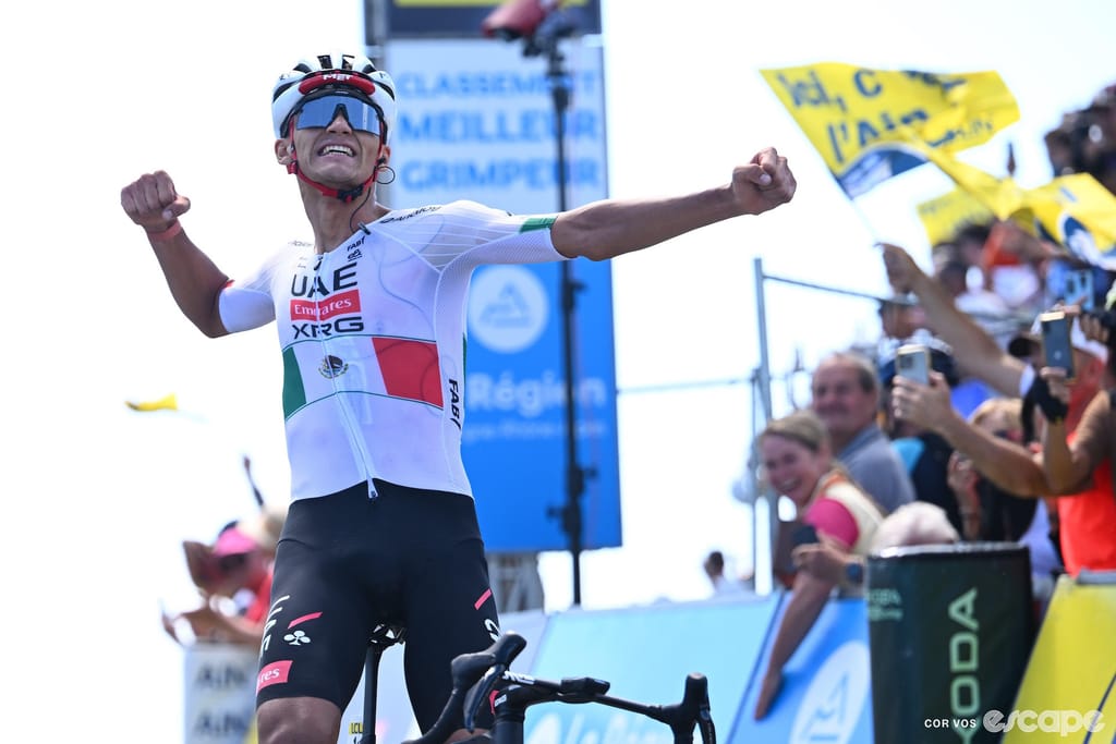 Del Toro wins Tour Auvergne stage 7, as bloodied Seixas impresses with gutsy chase