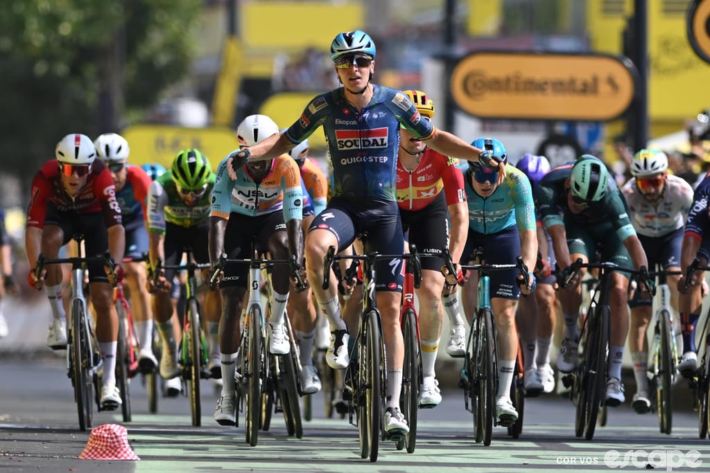 Tour stage 7: Merlier storms to a convincing win in Bordeaux
