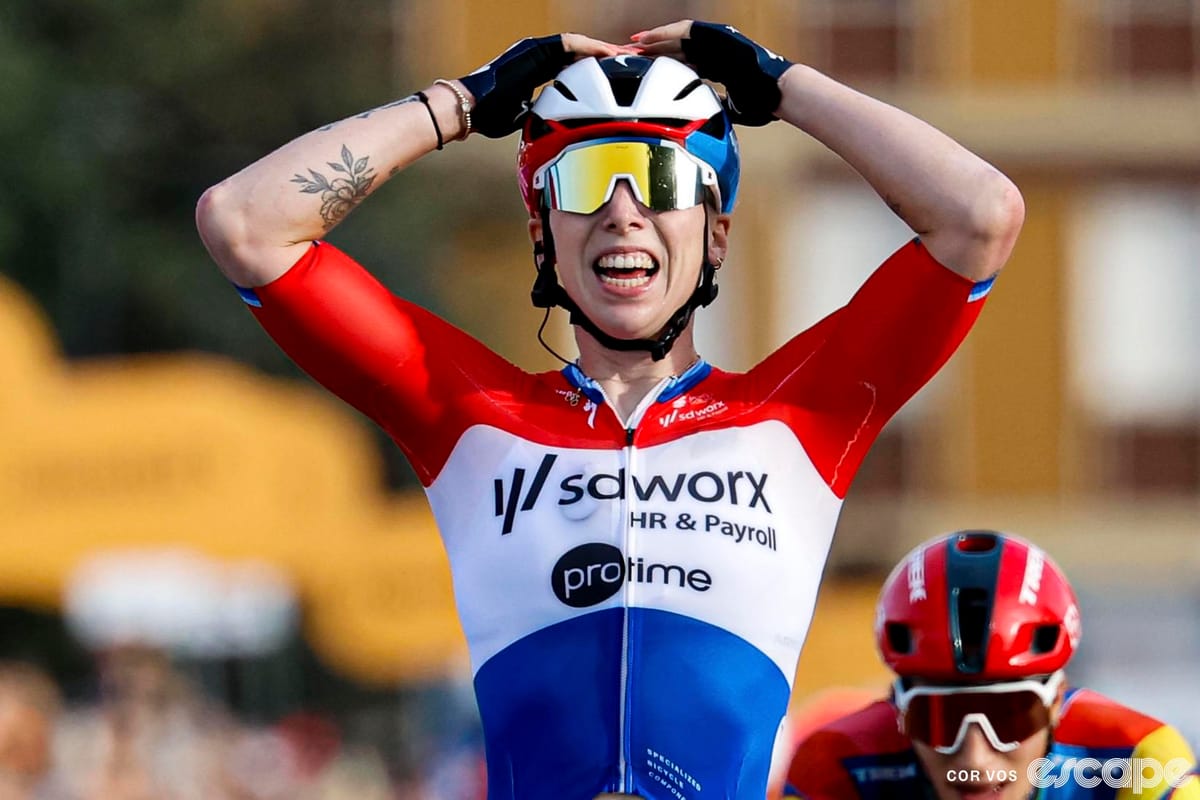 Lorena Wiebes sprints into pink in first stage of Giro d'Italia Women