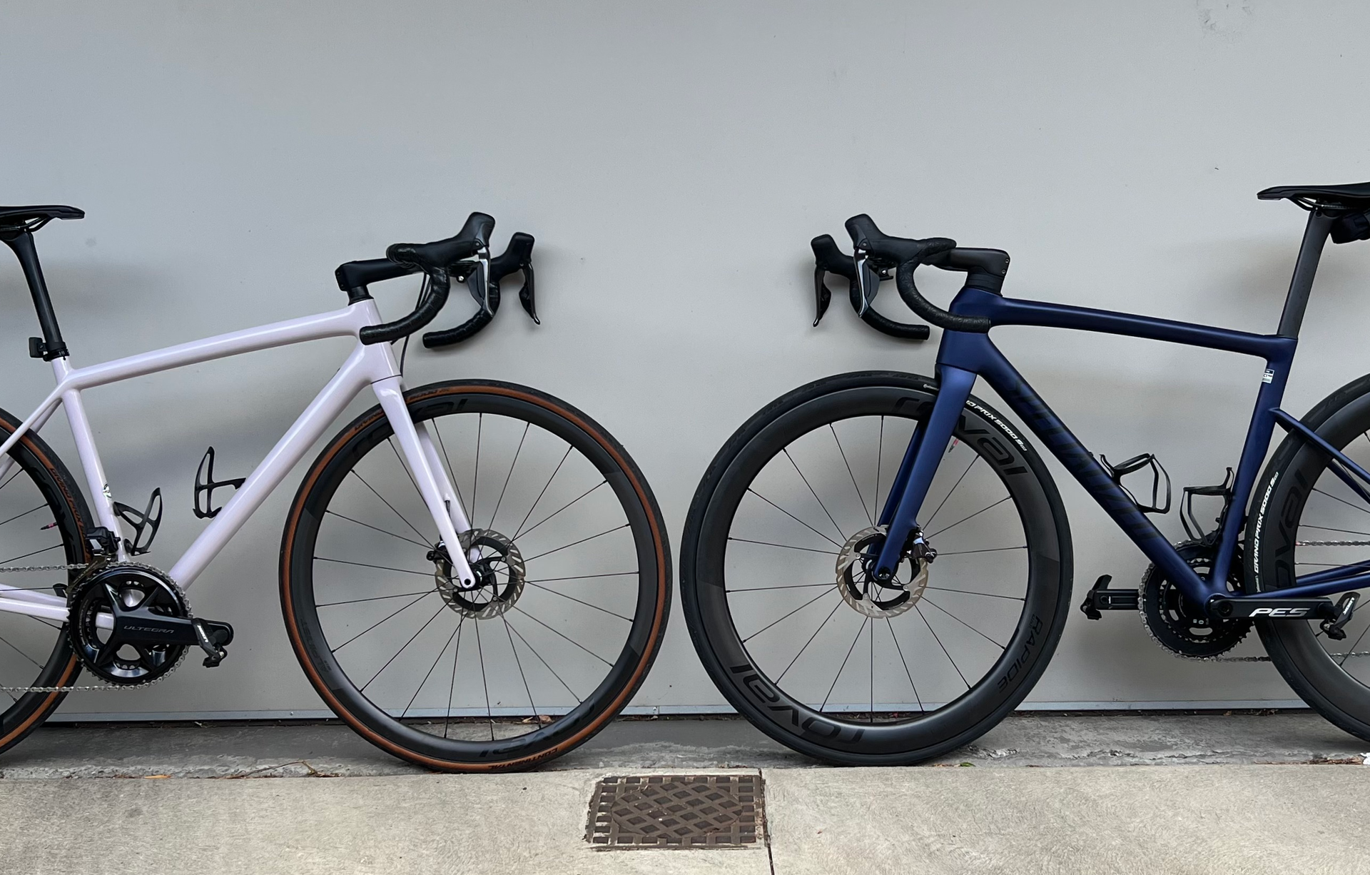 Specialized Aethos vs Tarmac SL8 – Fight!