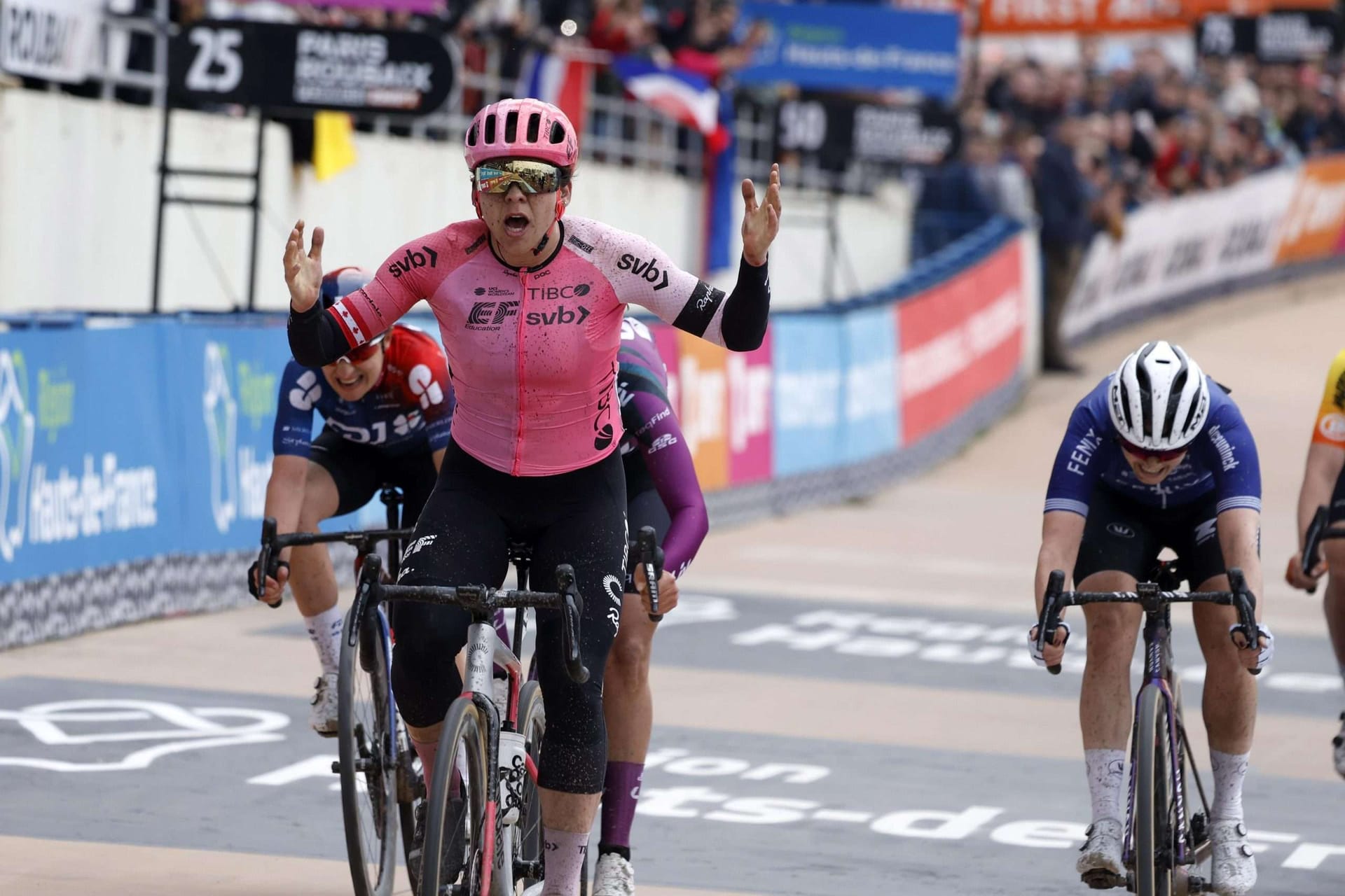 Alison Jackson takes a stunning victory at Paris-Roubaix Femmes