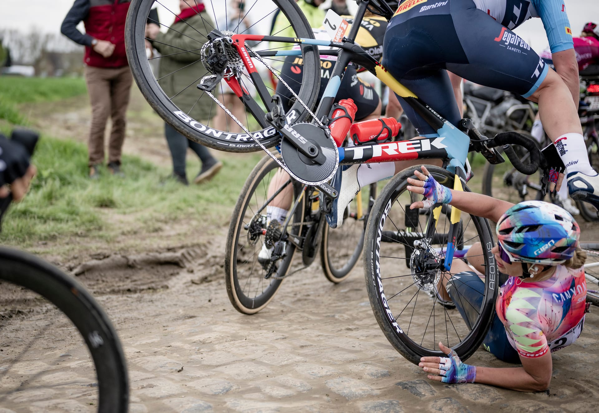 'So close they could almost touch them' - the Paris-Roubaix chase that almost made the catch