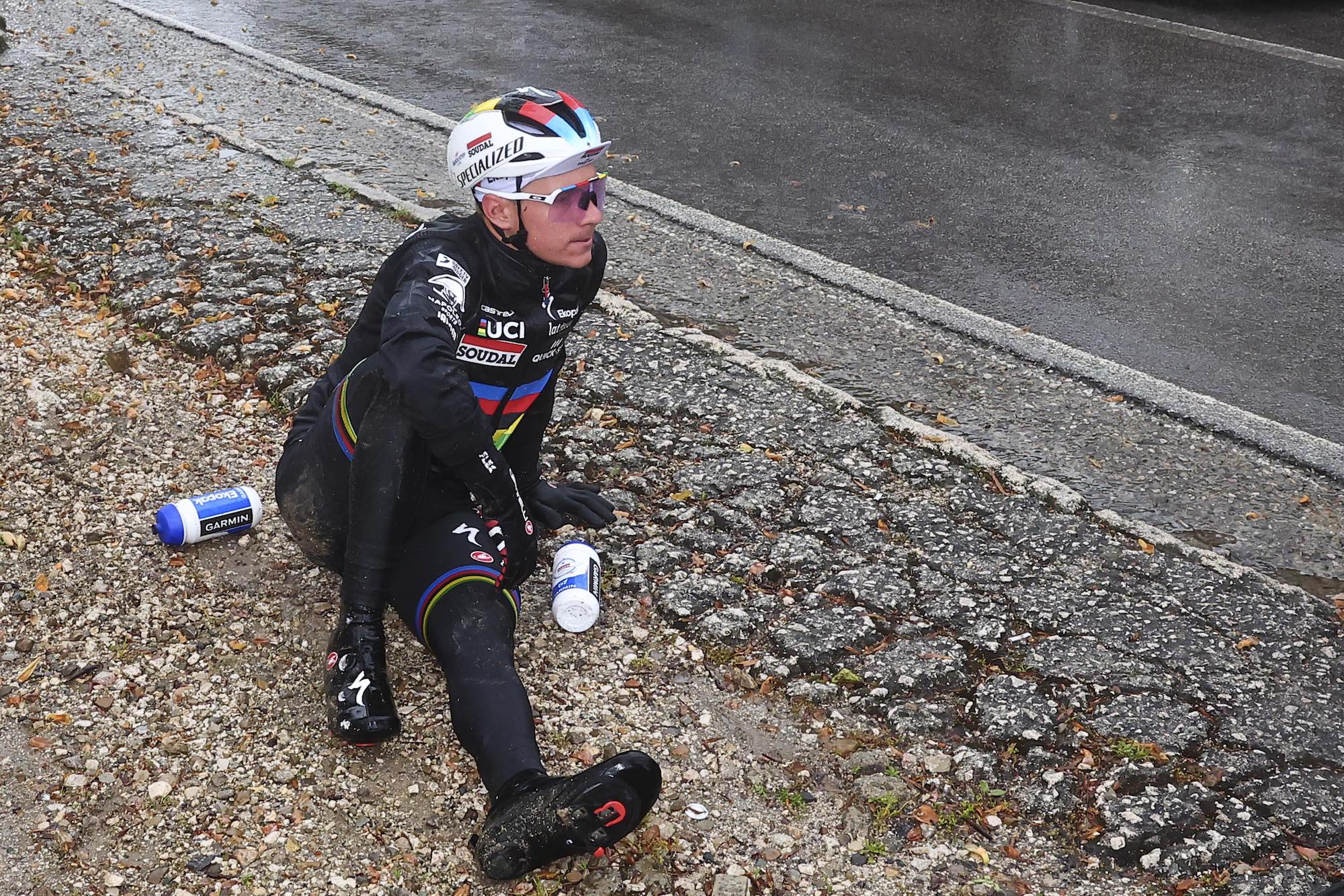 Update: Remco 'in a lot of pain' while Roglič escapes unscathed from Giro crash chaos