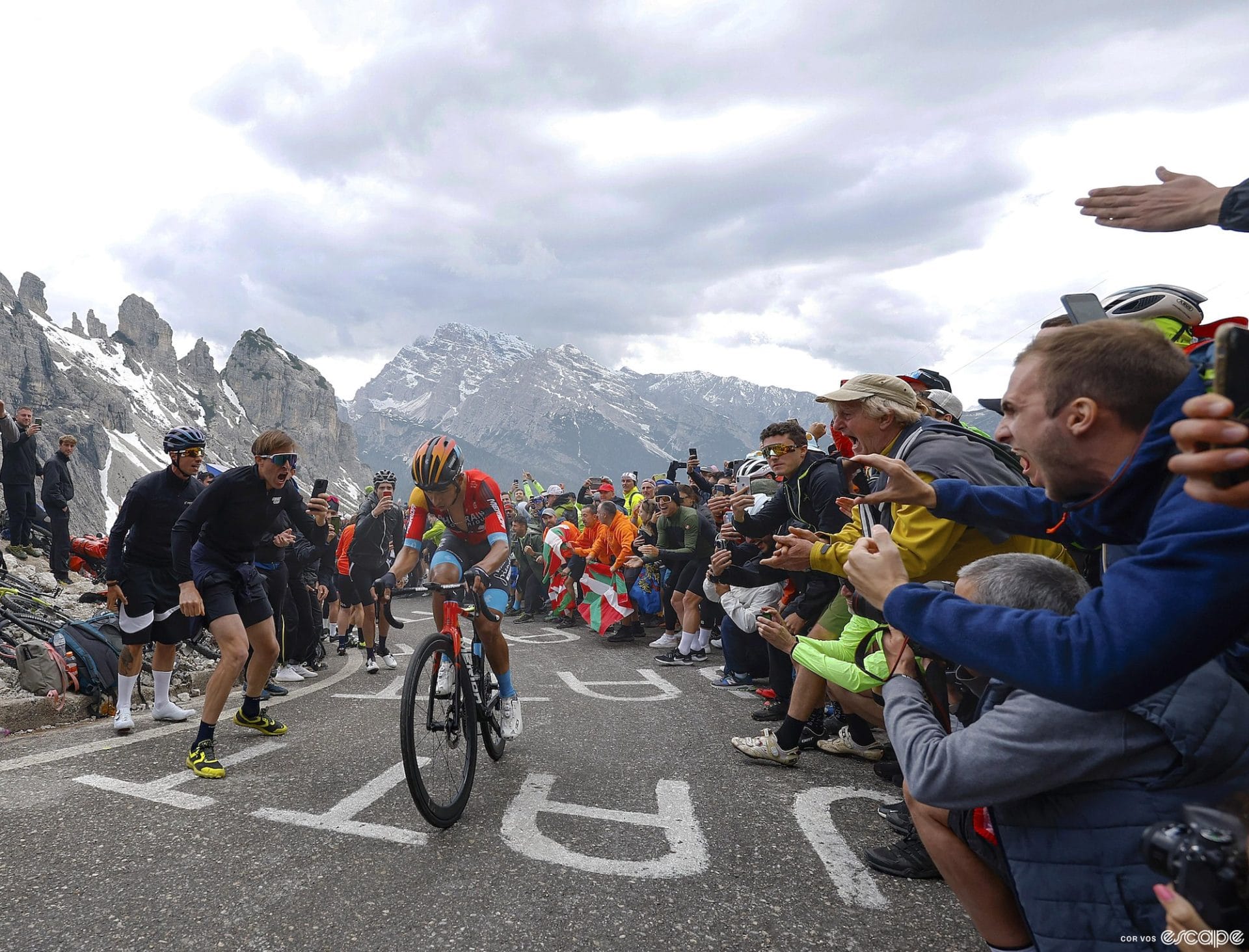 Race report: Buitrago soars to victory on Giro stage 19