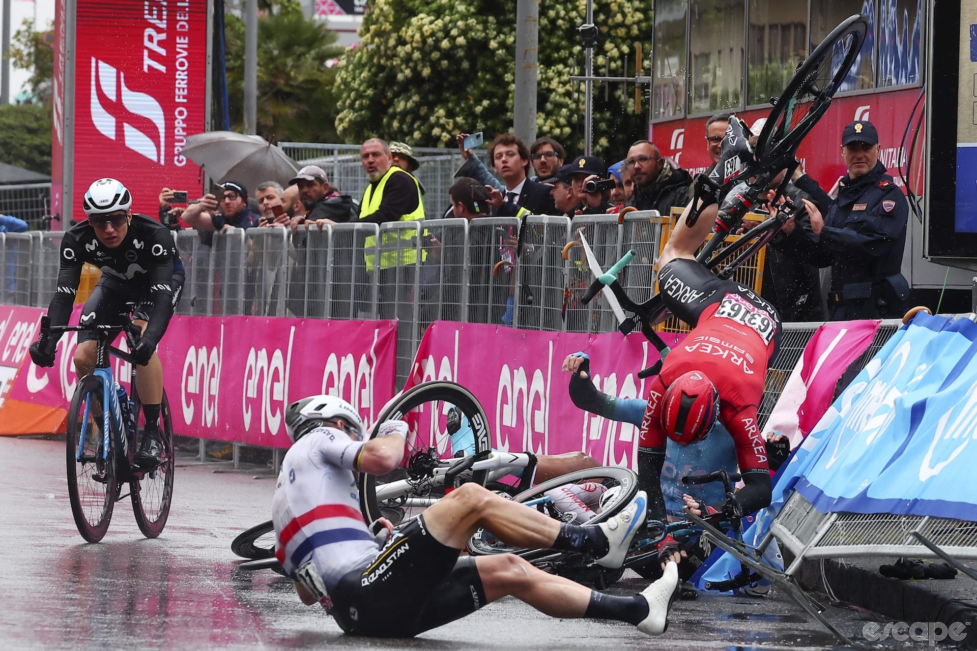 Cavendish, Roglič, and Evenepoel (twice) all crashed at the Giro today