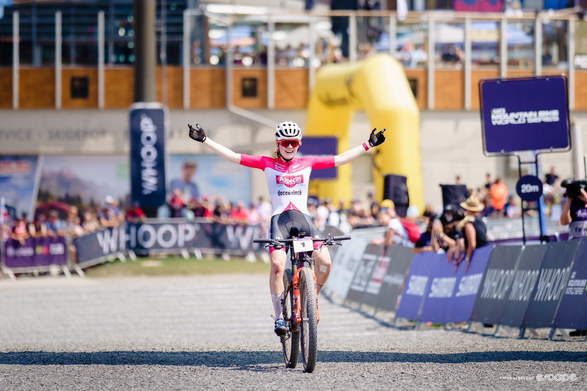 Puck Pieterse upsets Austrian rivals at climb-heavy Leogang World Cup