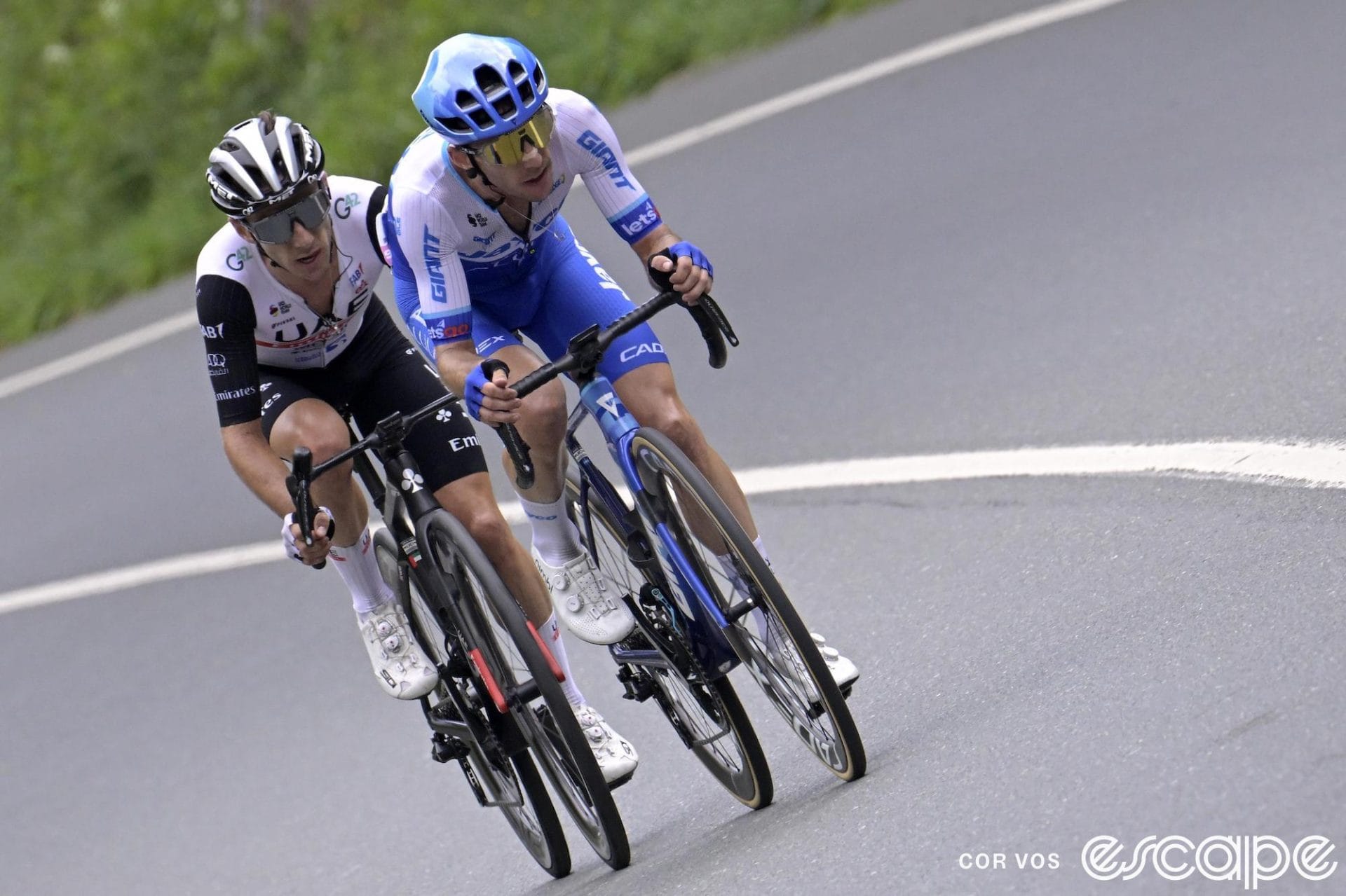 Tour de France stage 1 report: Yates vs. Yates on a frenetic opening stage