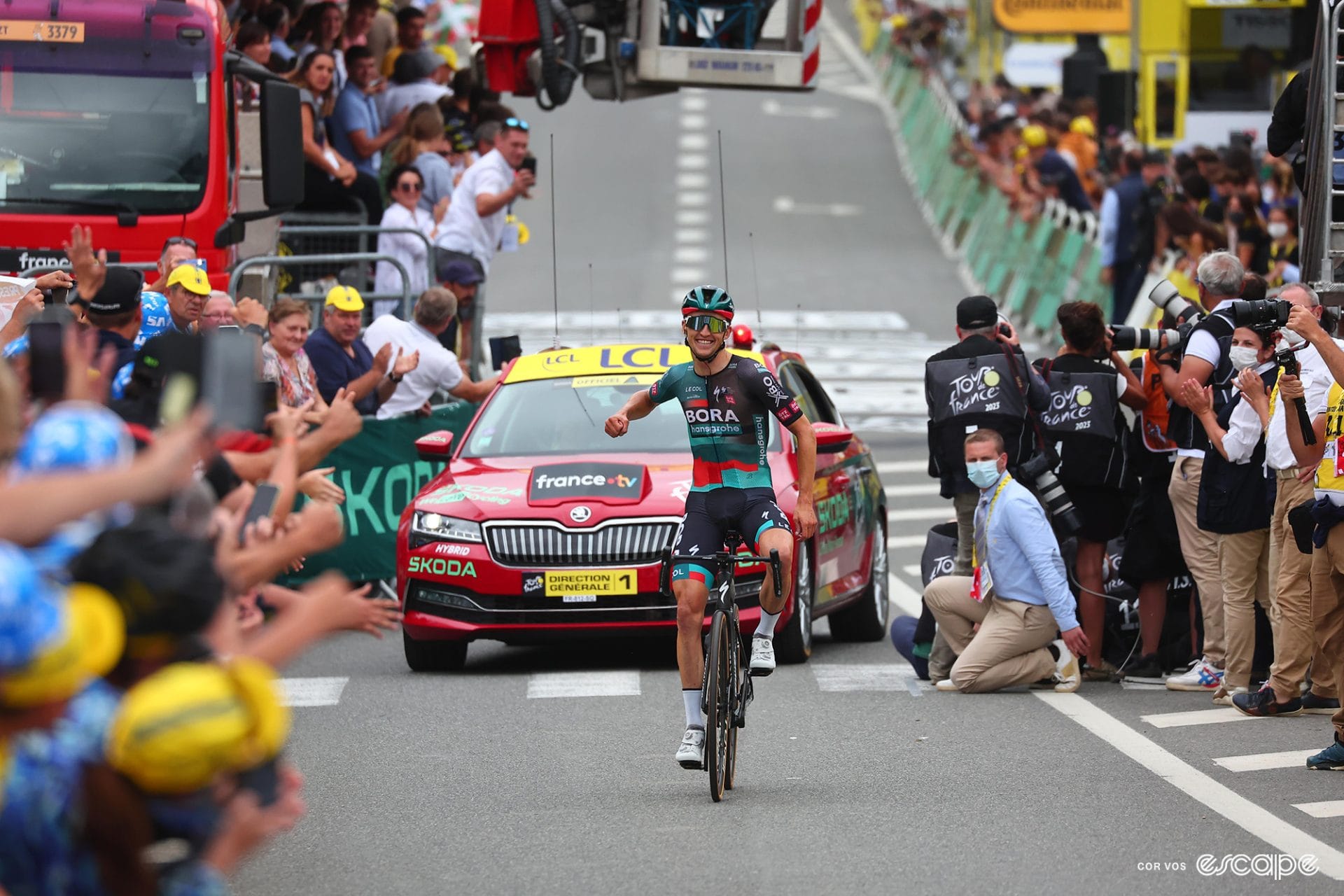 Tour de France stage 5 report: Hindley storms into yellow as the GC battle kicks into gear