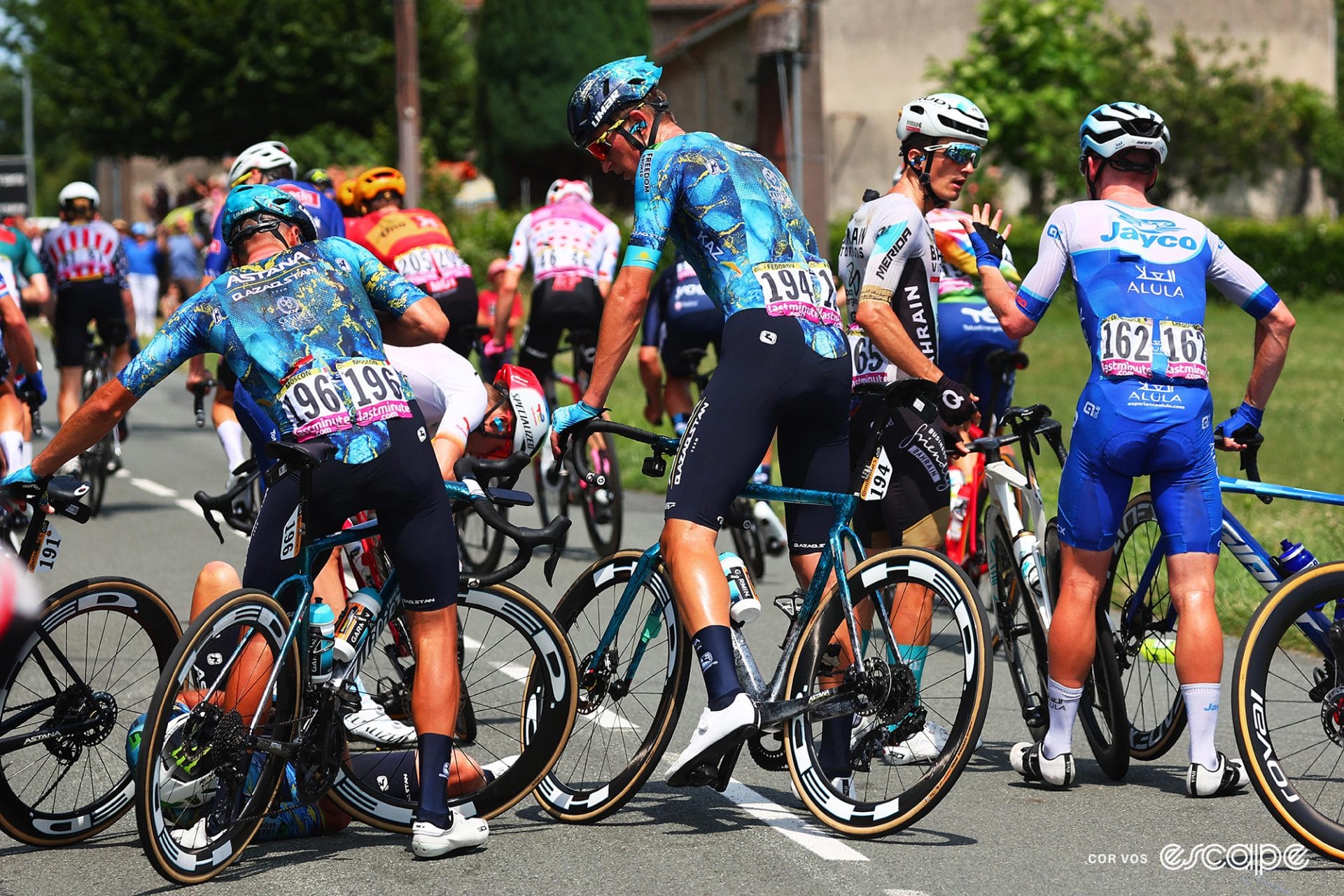 The peloton reacts to Cavendish's Tour exit