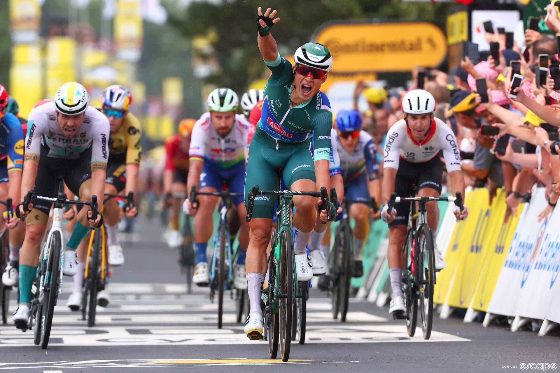 Tour de France stage 11 report: Philipsen makes it four with a dominant display in Moulins