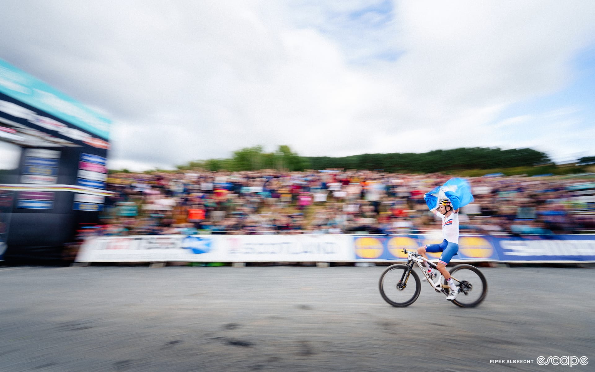 World MTB Championships: Tom Pidcock wins the rainbow jersey in front of an inspired home crowd