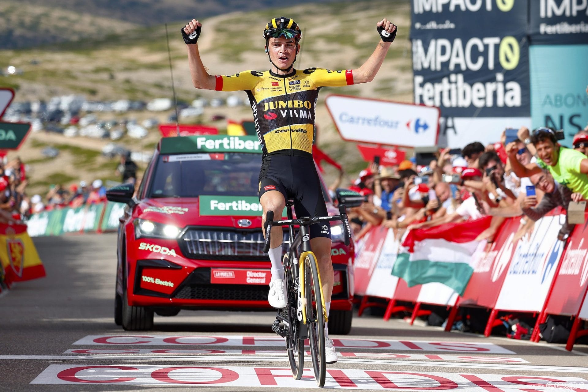 Vuelta a España stage 6 report: Kuss climbs to victory as Martinez takes red