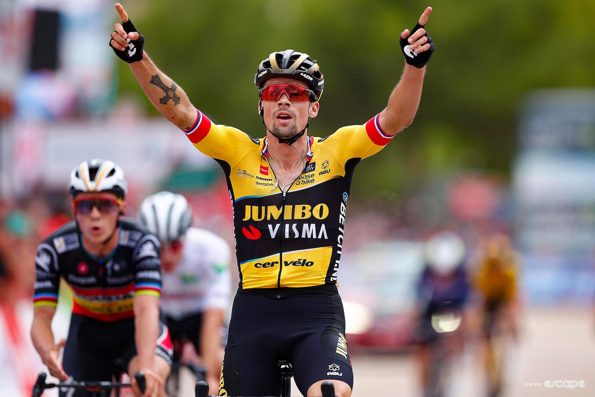 Vuelta a España stage 8 report: Jumbo-Visma take stage and red jersey with Roglič and Kuss