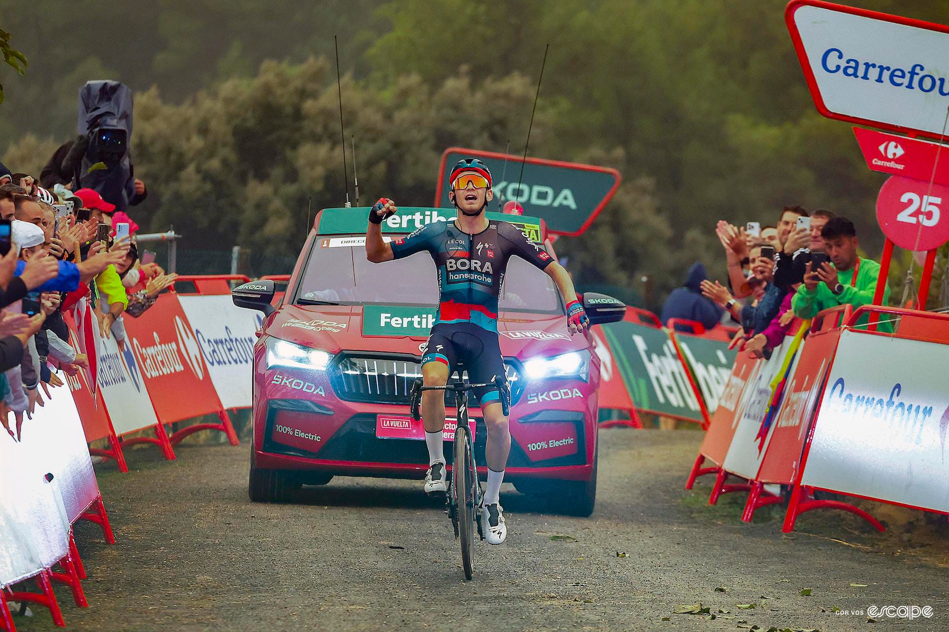 Vuelta a España stage 9 report: Kämna completes the set on a chaotic day for the peloton