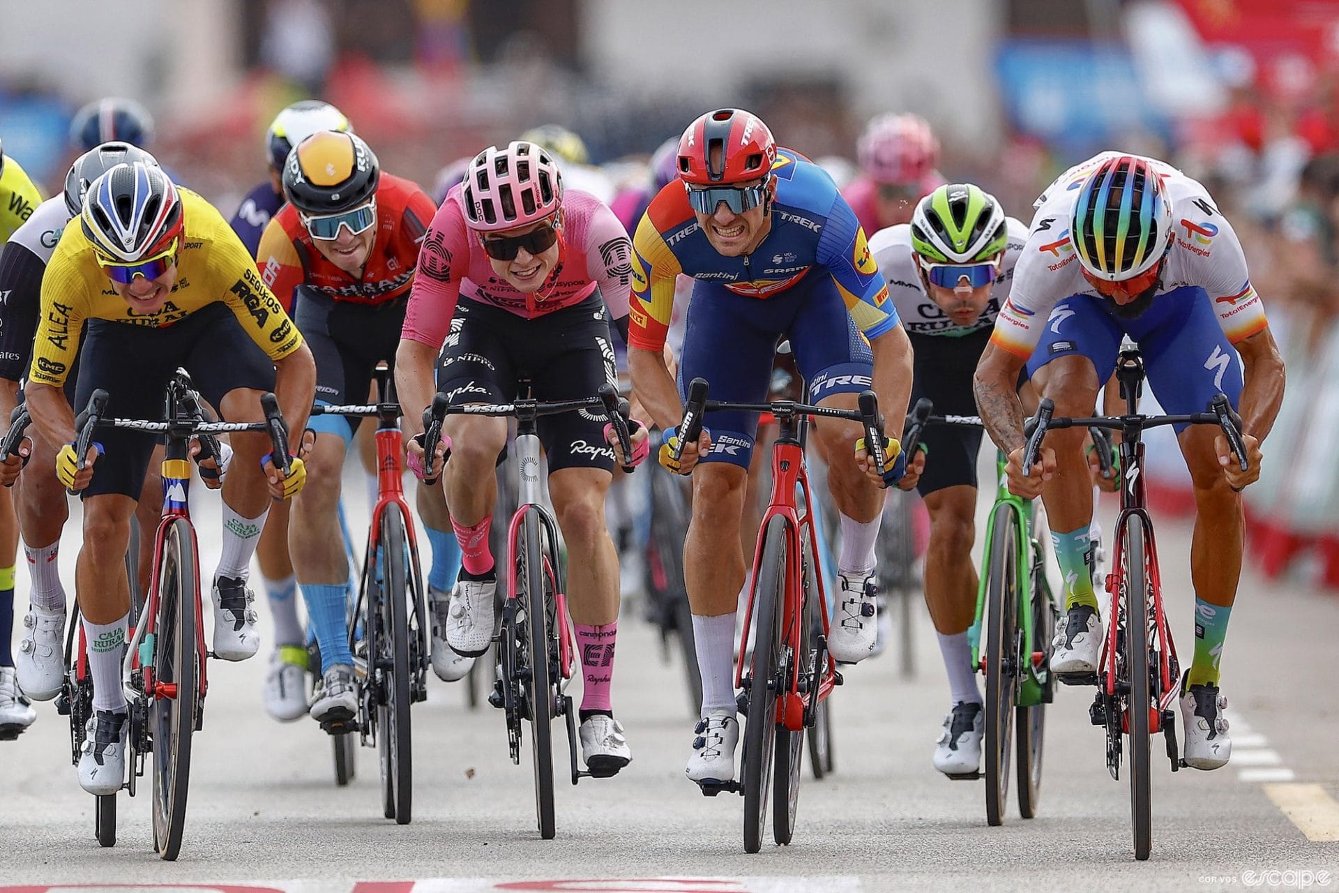 Vuelta a España stage 7 report: Soupe takes a surprise win in a hectic sprint finish