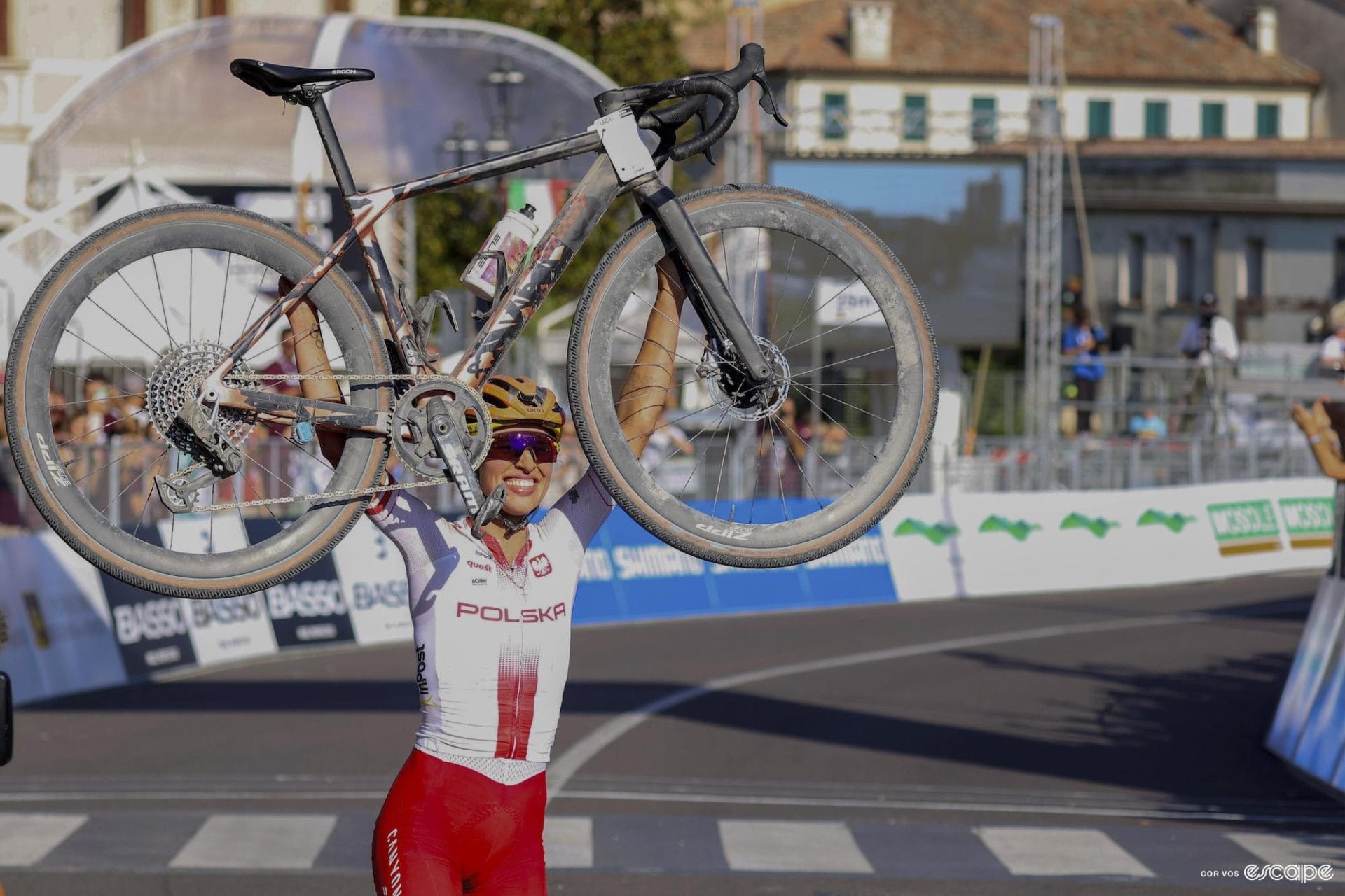 Kasia Niewiadoma finally gets a win and a rainbow jersey