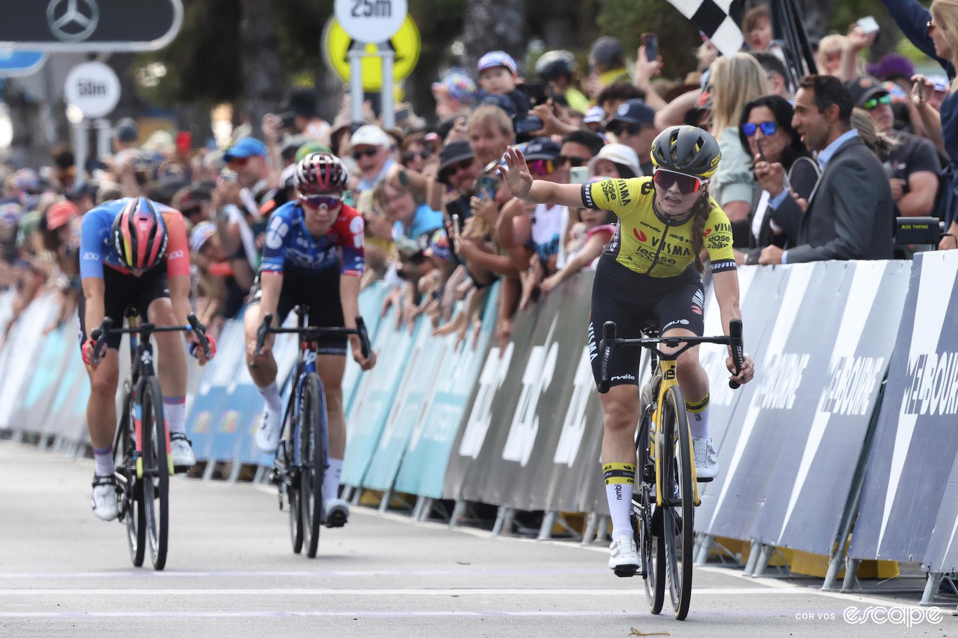 19-year-old Rosita Reijnhout takes surprise win at women's Cadel's Race