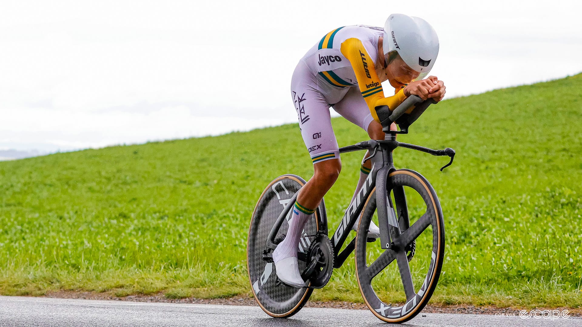 Finally, a new Giant Trinity TT bike (and helmet)