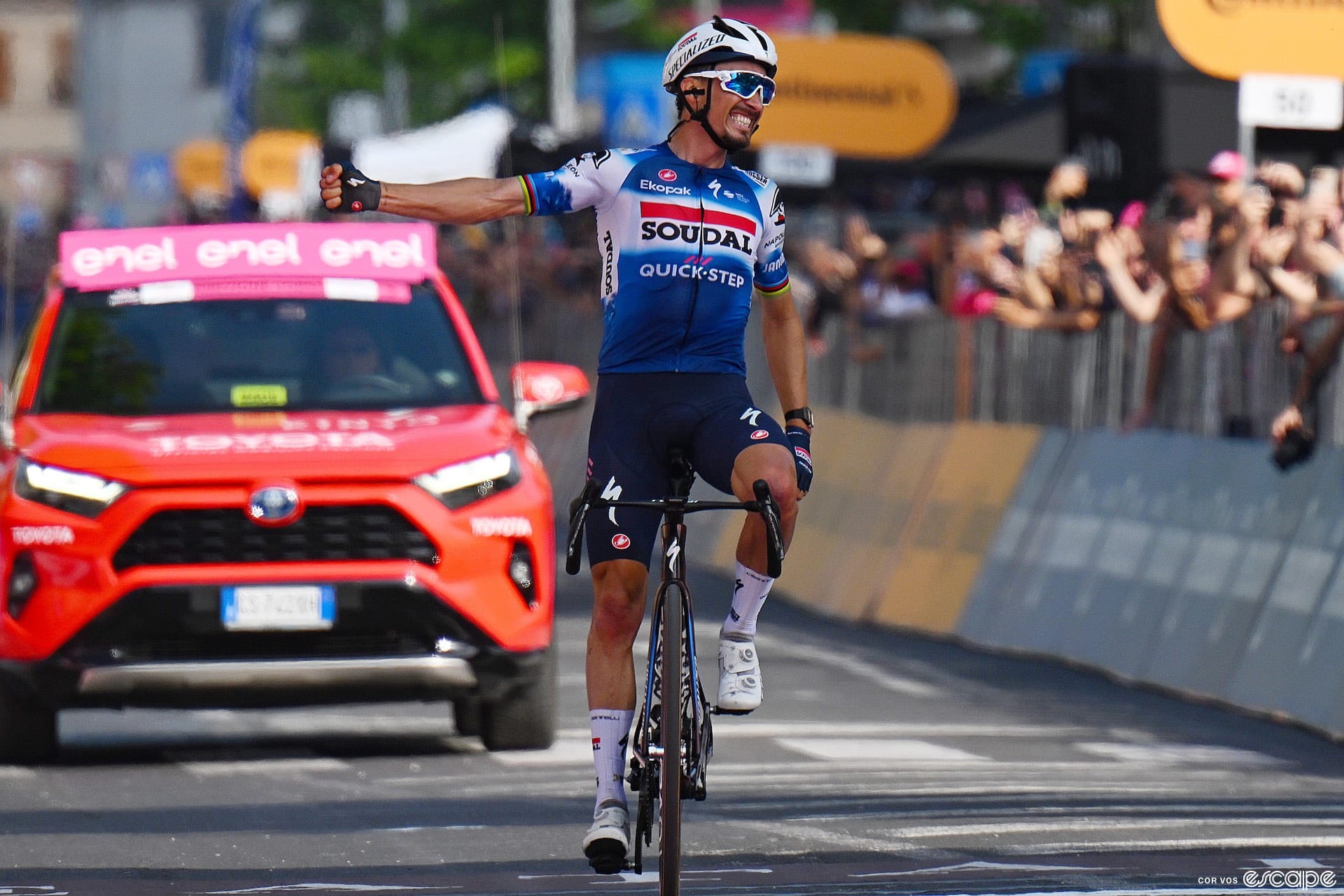 Giro stage 12 report: Alaphilippe triumphs from the break