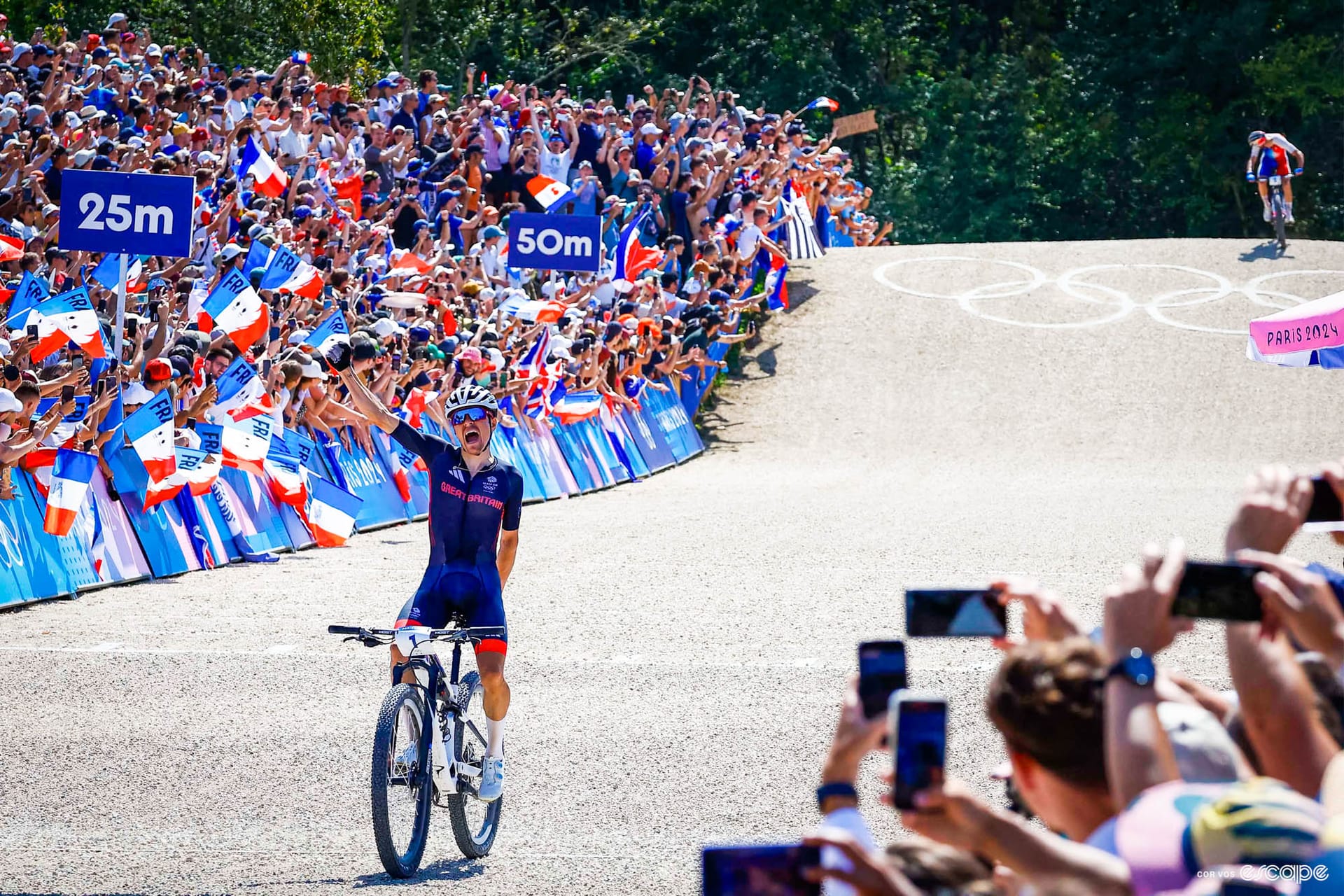 Olympic men’s MTB report: Pidcock squeezes through to take gold