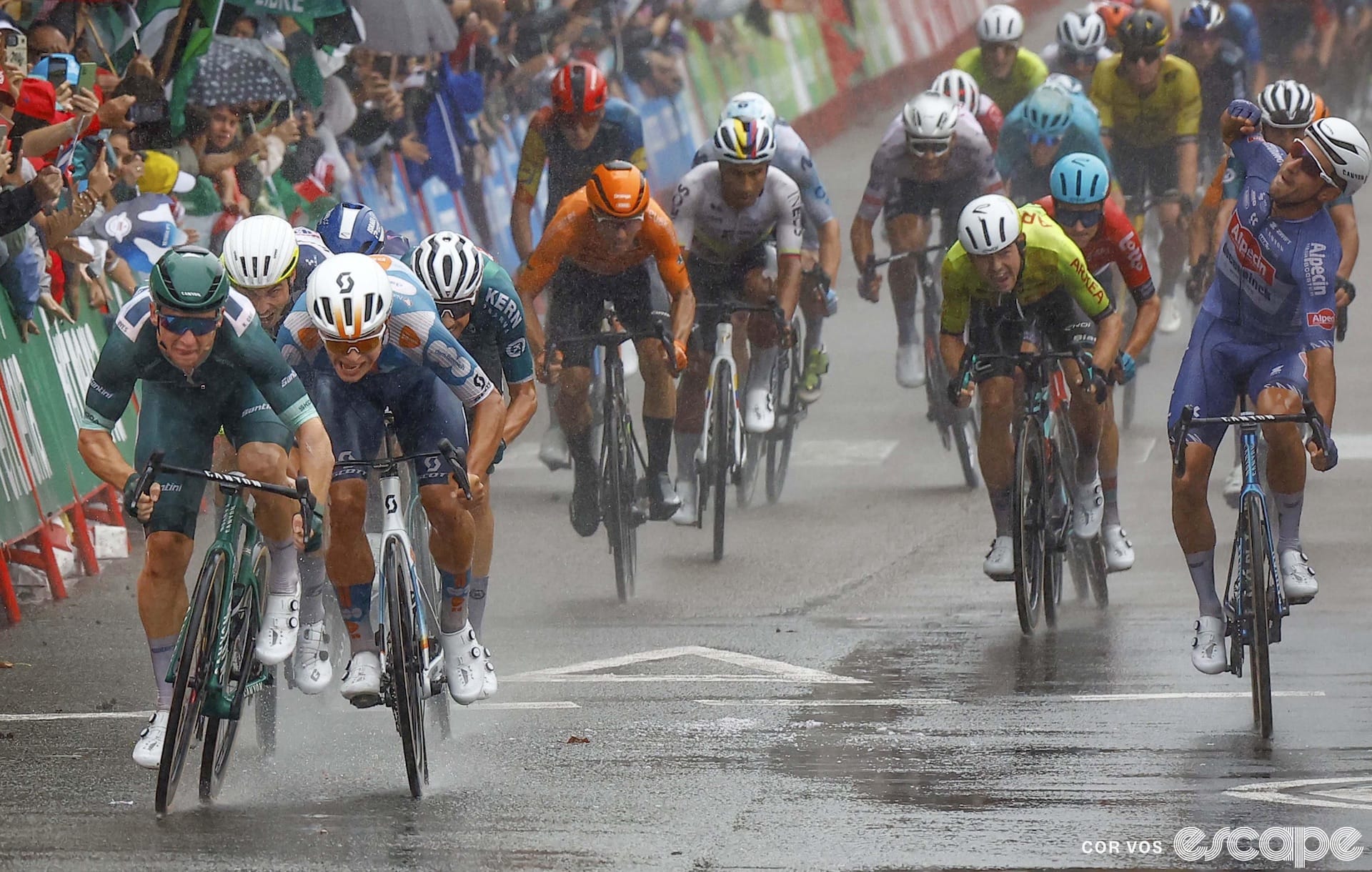 Vuelta stage 17 report: Alpecin-Deceuninck bosses the finish and propels Groves to another win