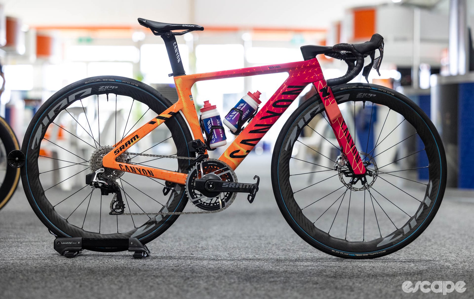 Pro bike: Neve Bradbury’s Canyon Aeroad CFR