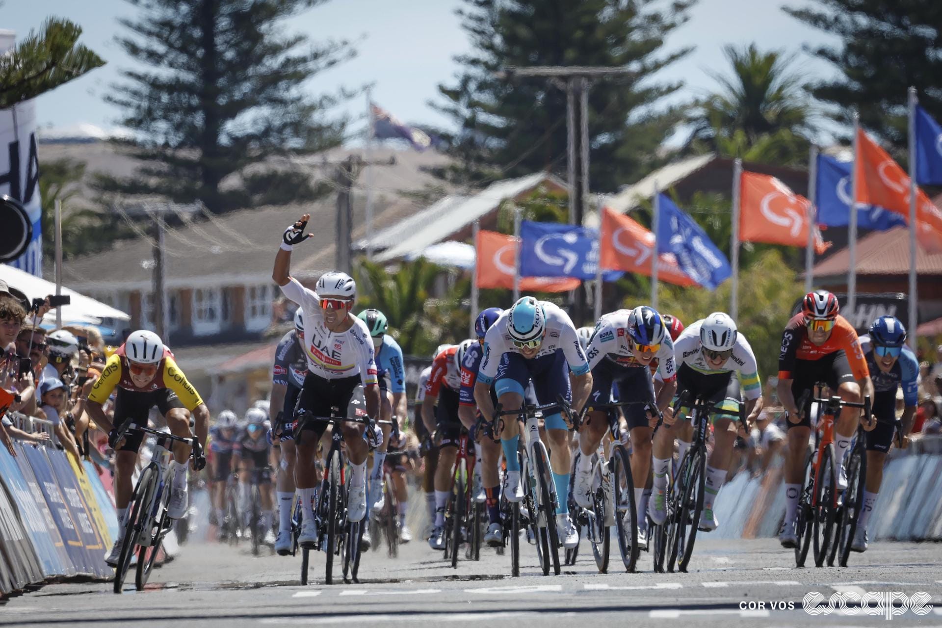 Tour Down Under: Narváez complains as Coquard triumphs on stage 4