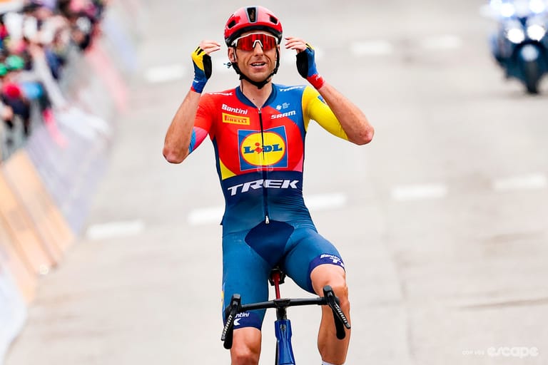 Verona takes emotional win on stage 15, as Roglič's Giro aspirations in jeopardy