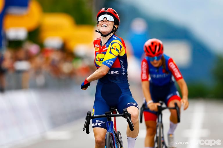 Anna Henderson wins second stage of Giro d'Italia Women, takes pink
