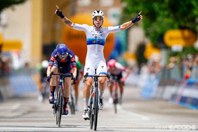 Lorena Wiebes takes Giro stage 3 as massive crash impacts peloton