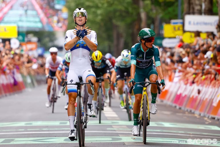 Wiebes wins Tour de France Femmes stage 3, Vos reclaims yellow