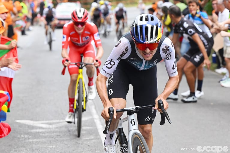 Vingegaard and Pidcock gain time but Vuelta organizers halt stage 11