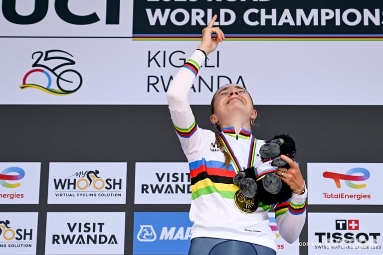 Who is stepping up to the Women's WorldTour in 2026?