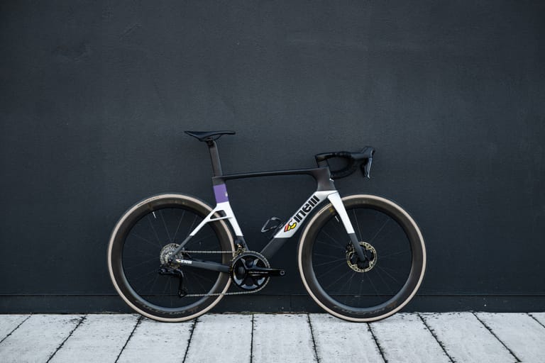 Cinelli releases Aeroscoop aero road bike with sub-7 kg builds