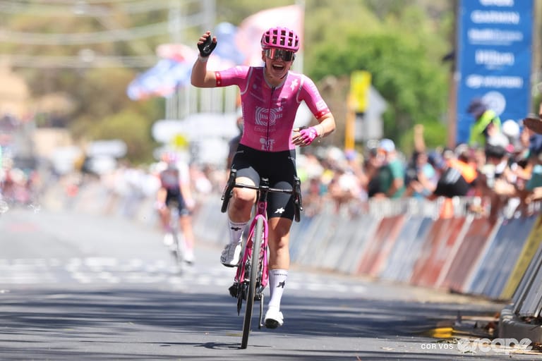 How Noemi Rüegg beat three UAE riders to win her second Tour Down Under