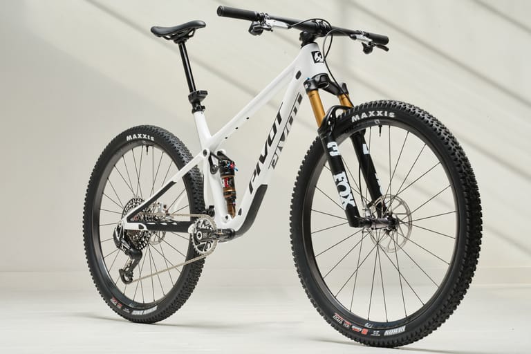 Pivot launches an updated Mach 4 SL
